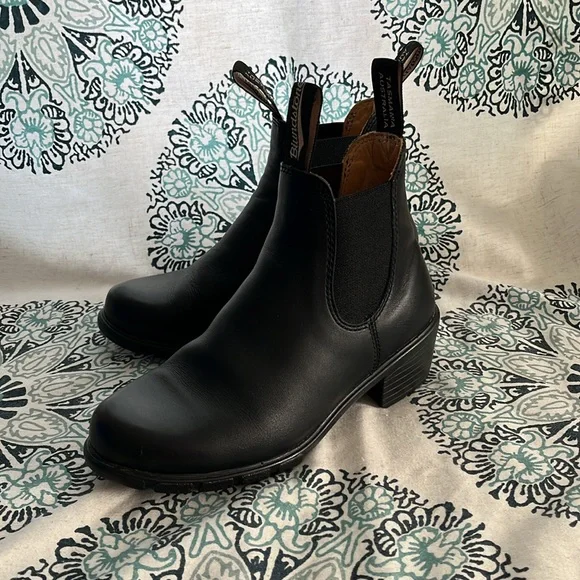 Blundstone Black Leather Heeled Boots size 6US, 36EU, 3UK - Picture 2 of 7